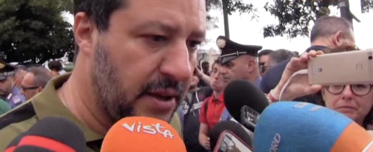 Copertina di Sea Watch, Salvini litiga con la giornalista: “Lei fa politica? Si candidi con la sinistra. Ai comizi del Pd non rispondo…”