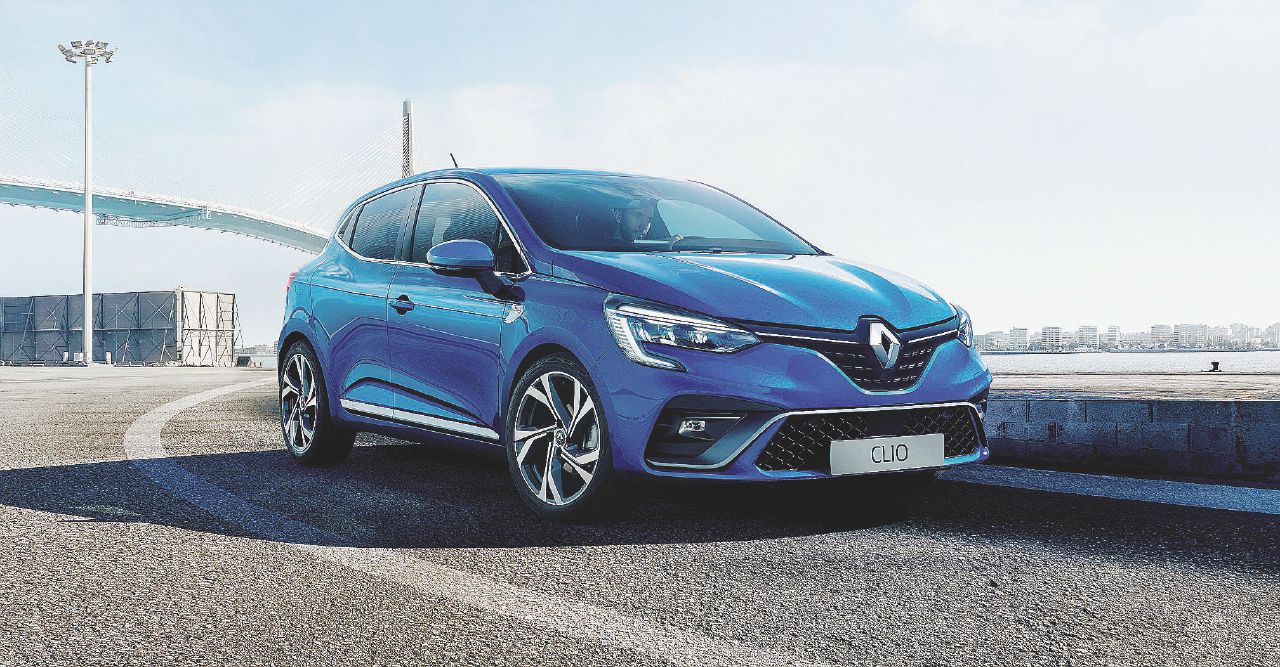 Copertina di Renaul Clio: capitolo 5. Un ponte verso il futuro a  batteria