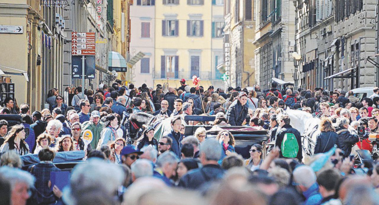 Copertina di A Firenze contano solo i soldi: il centro storico ai privati