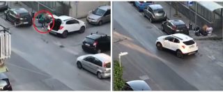 Copertina di Ercolano, butta i rifiuti per strada ma il sindaco pubblica il video sui social: “Così magari si vergogna”