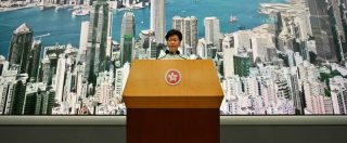 Copertina di Hong Kong, dopo le protese arriva l’annuncio della governatrice Lam: “Sospesa la legge sulle estradizioni”
