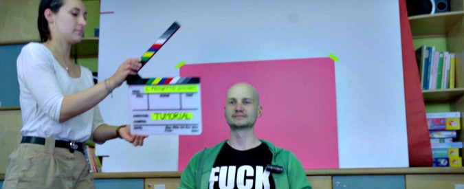 Copertina di Tumorial, la prima serie di tutorial per aiutare gli adolescenti ad affrontare il cancro: “Per loro ancora più difficile”