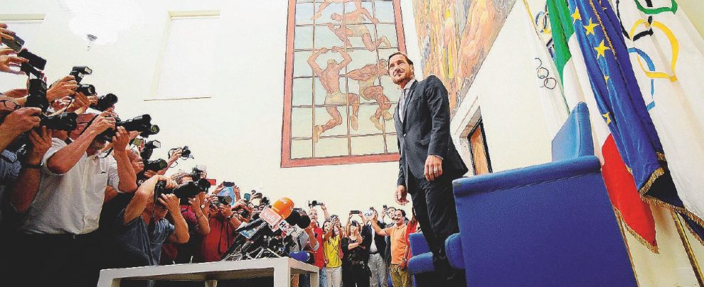 Diretta tv, siti e social - La conferenza stampa di Totti organizzata al Coni è stata seguitissima L’addio dell’ottavo re. Francesco Totti lascia la Roma