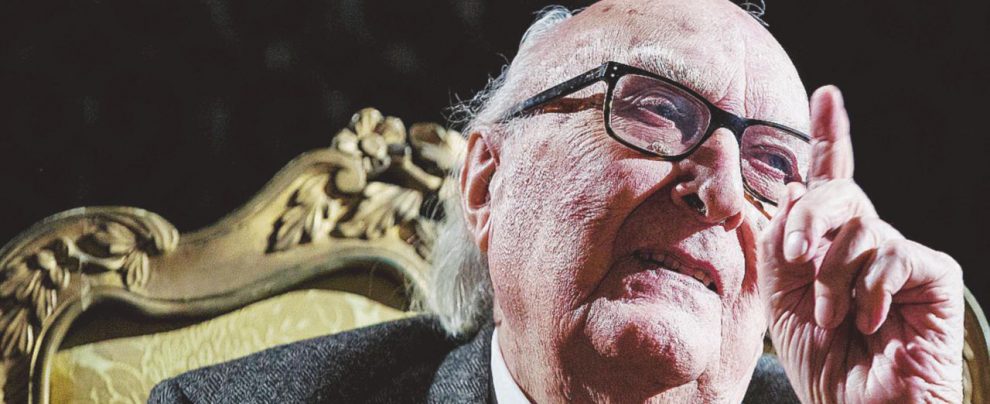 “Maestro, rialzati”: l’Italia stretta attorno a Camilleri “Maestro, rialzati”: l’Italia stretta attorno a Camilleri
