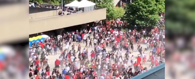 Copertina di Toronto, spari durante la festa dei Raptors: “Hanno le pistole”. Panico tra la folla: la fuga di migliaia di persone
