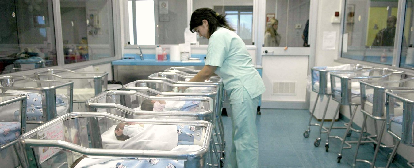 Mortalità infantile, gli infermieri: “Siamo pochi, rischio per un bambino su cinque”