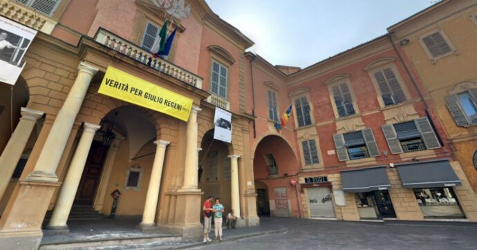 Reggio Emilia, nel comune del Pd due inchieste con 33 indagati: “Così funziona il Sistema che spartisce appalti e nomine”