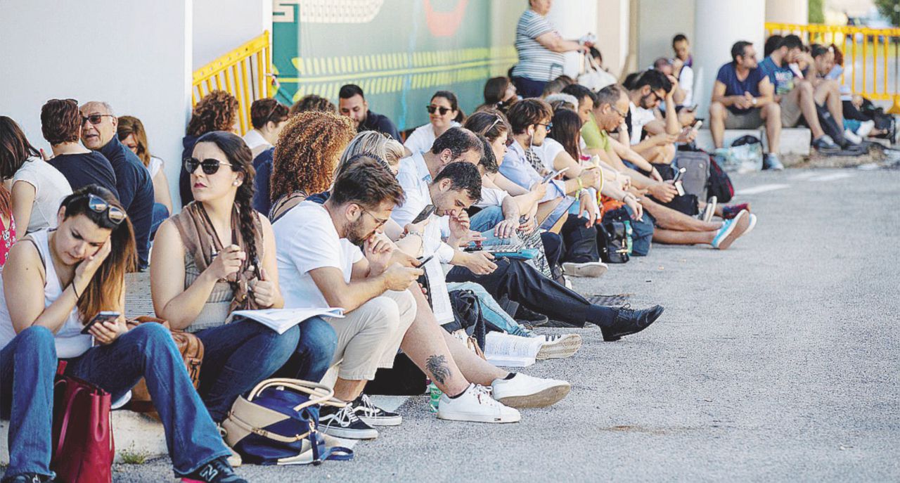 “Non è il massimo, ma meglio di come sto”. La carica dei candidati alla “lotteria”