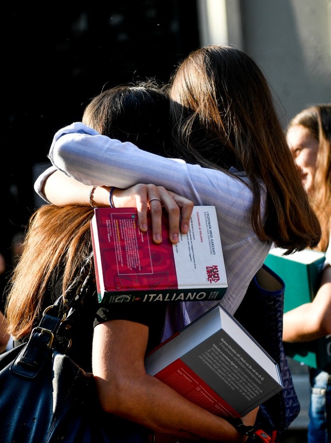 Copertina di Maturità 2019, “Io però Ungaretti al posto di Caproni me lo meritavo”: tutti i meme e commenti social