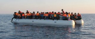 Copertina di Migranti, imbarcazione con 45 persone a bordo sbarca a Lampedusa. A bordo anche donna incinta e due bambini