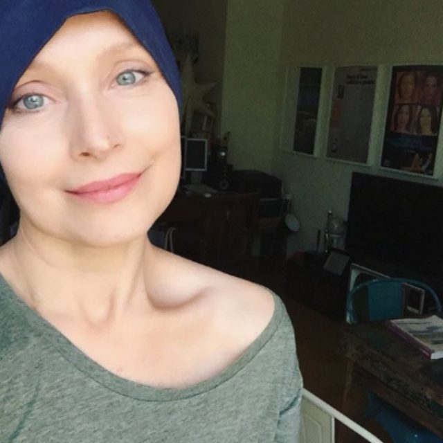 Sabrina Paravicini, l’attrice di Un medico il famiglia e la sua lotta contro il cancro: “Insultata perché ho fatto la chemio e non cure alternative”