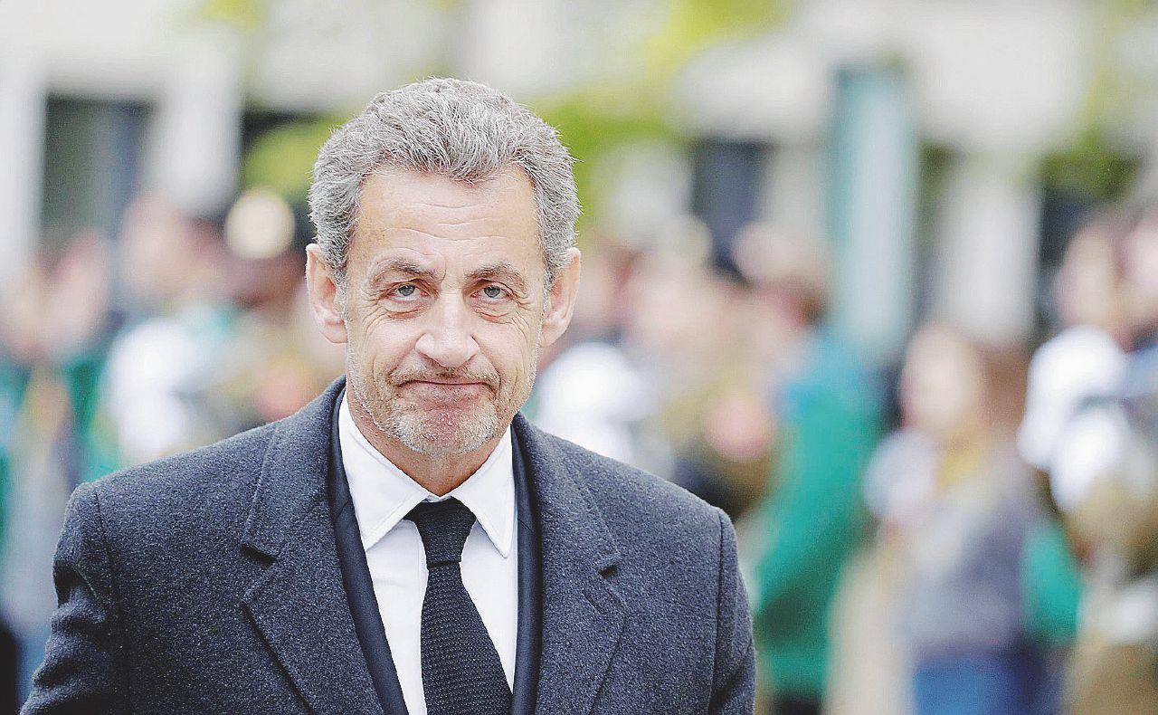Intercettato - Nicolas Sarkozy usava l’utenza a nome Paul Bismuth per parlare col suo legale - Ansa Corruzione, zero immunità a Sarkò: andrà a processo