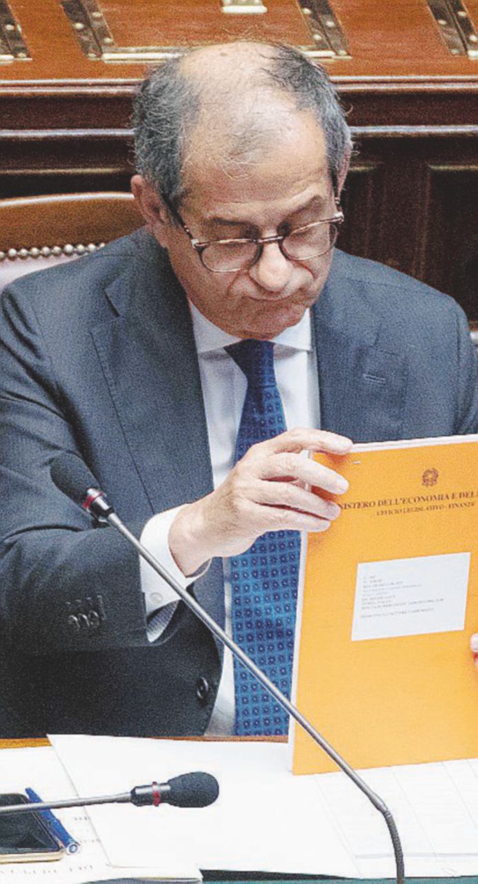 Tria modello Monti: tagli lineari per 10 miliardi per fermare l’Ue