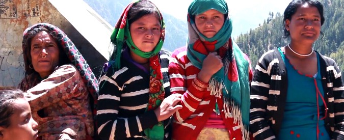 Nepal, la festa delle donne del villaggio di Ripi che si sono ribellate all’esilio per le mestruazioni – video