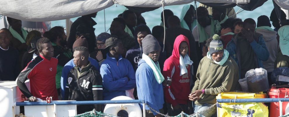 Migranti, Comitato sicurezza: “Navi di Marina e Finanza a difesa dei porti”. Conte ai ministri: “Stop sovrapposizioni”