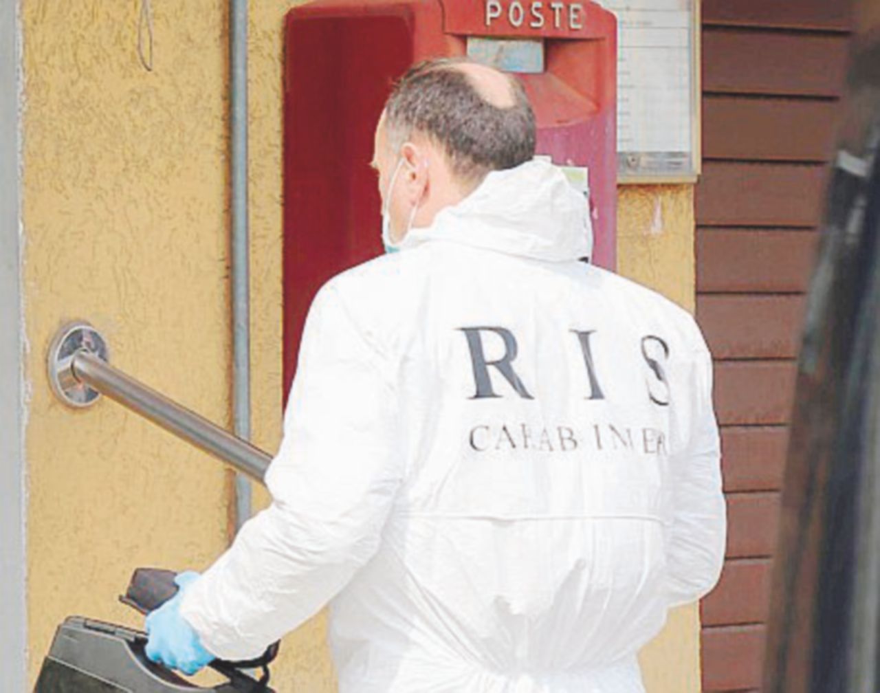 Un’unghia in un’ex porcilaia riapre un “cold case” del 1999 (e forse anche un altro del 1988)