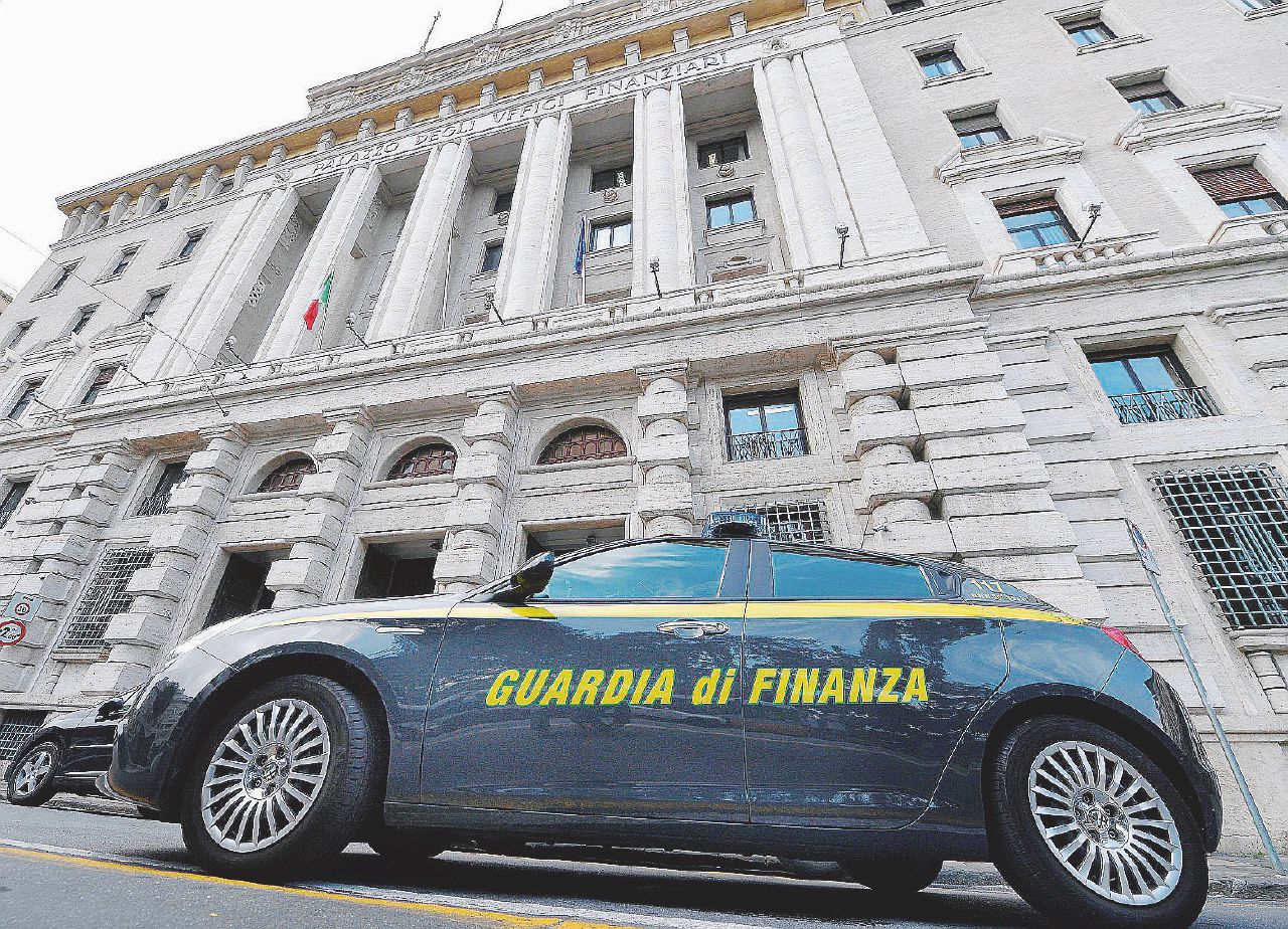 Copertina di Novantunomila su 3,5 milioni: gli evasori stanati dal Fisco