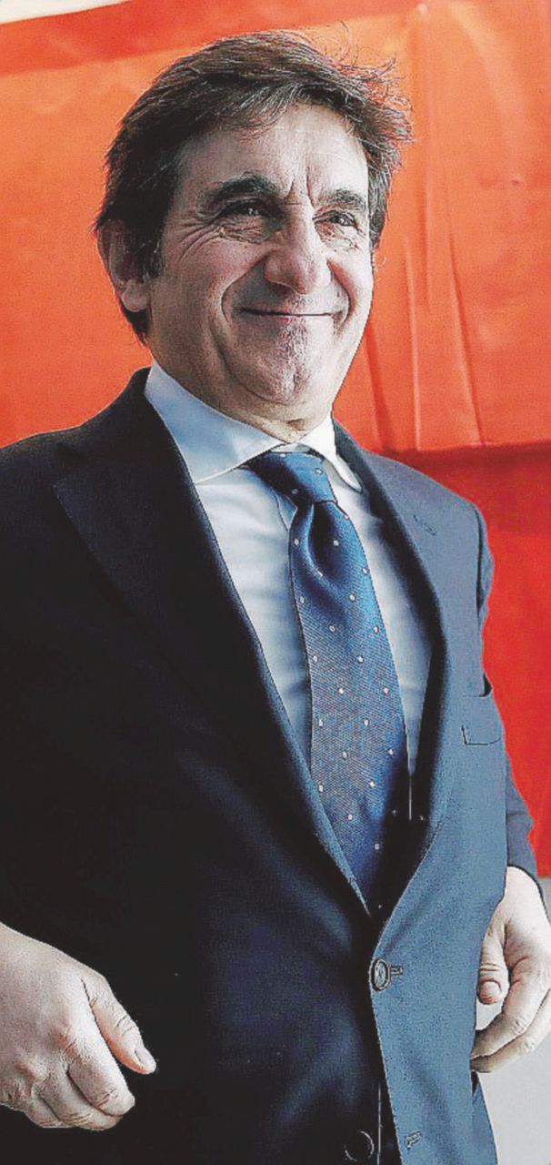 Copertina di A furia di manovre il centro è intasato, aspettando Cairo