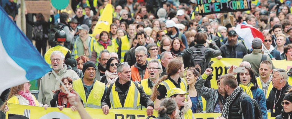 32° Atto - I Gilet hanno protestato sulle autostrade e nei porti. I duri e puri dei Gilet gialli tornano sulle autostrade