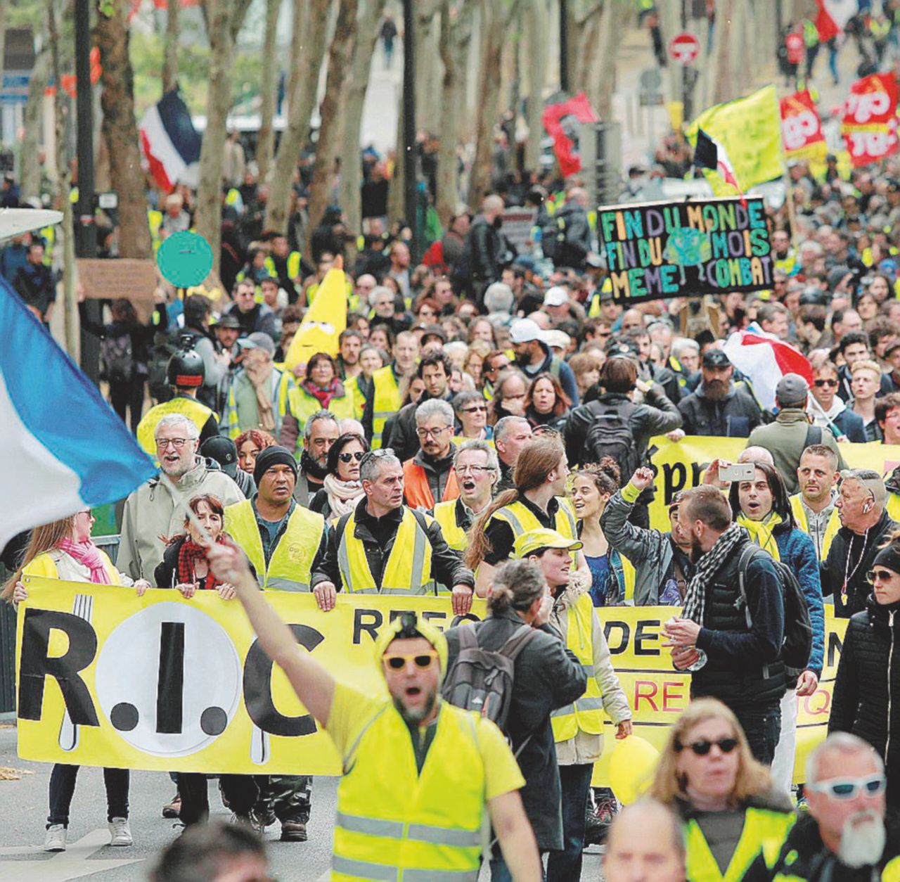 32° Atto - I Gilet hanno protestato sulle autostrade e nei porti. I duri e puri dei Gilet gialli tornano sulle autostrade