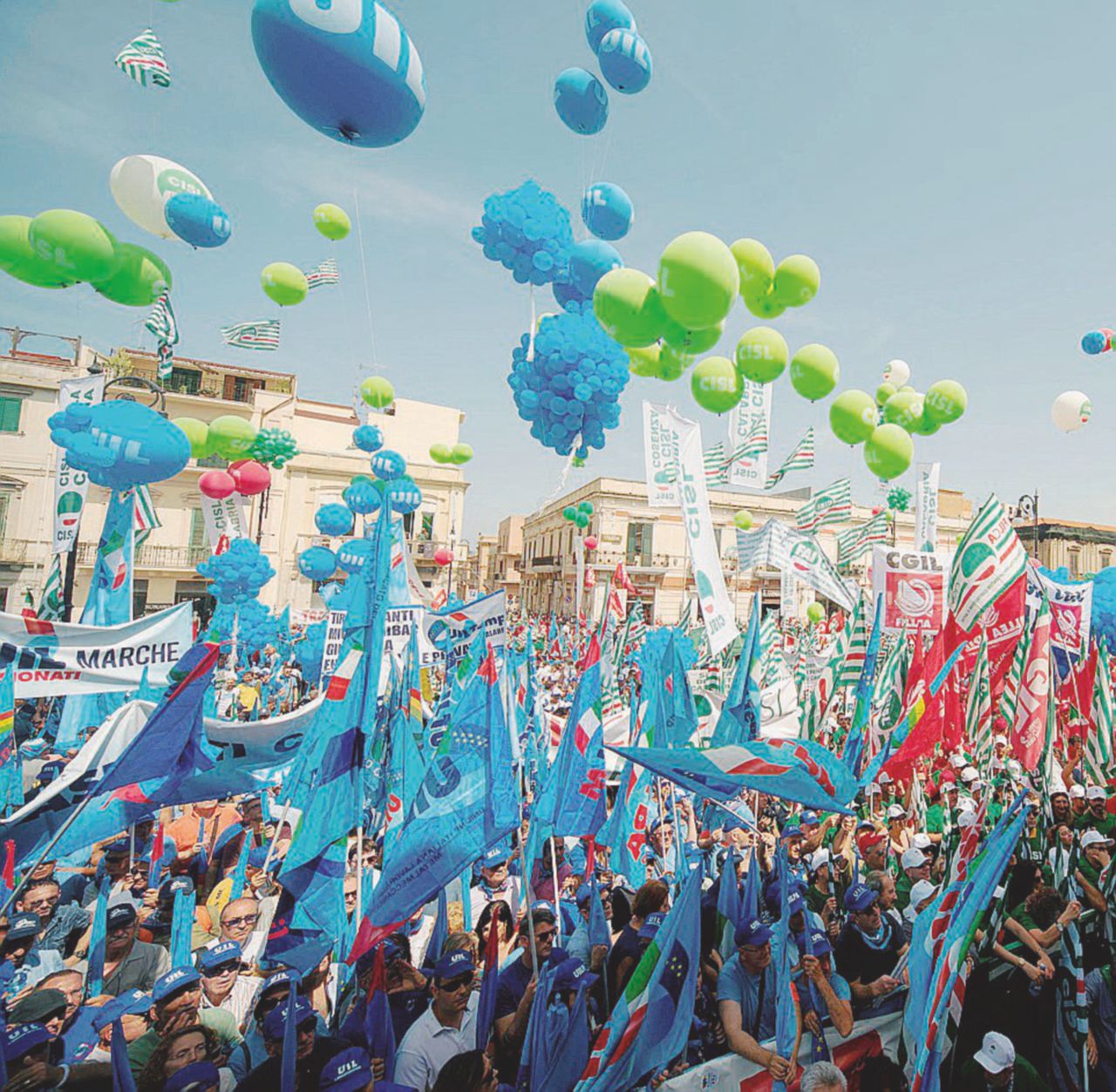 I sindacati vanno al Sud e scelgono l’opposizione