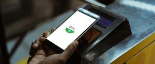 Copertina di Google Pay e PayPal alleate per lo shopping online