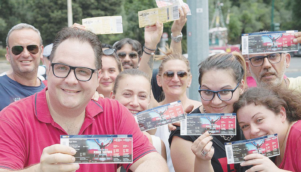 Copertina di La rivoluzione anti-bagarini: da luglio il biglietto è nominale