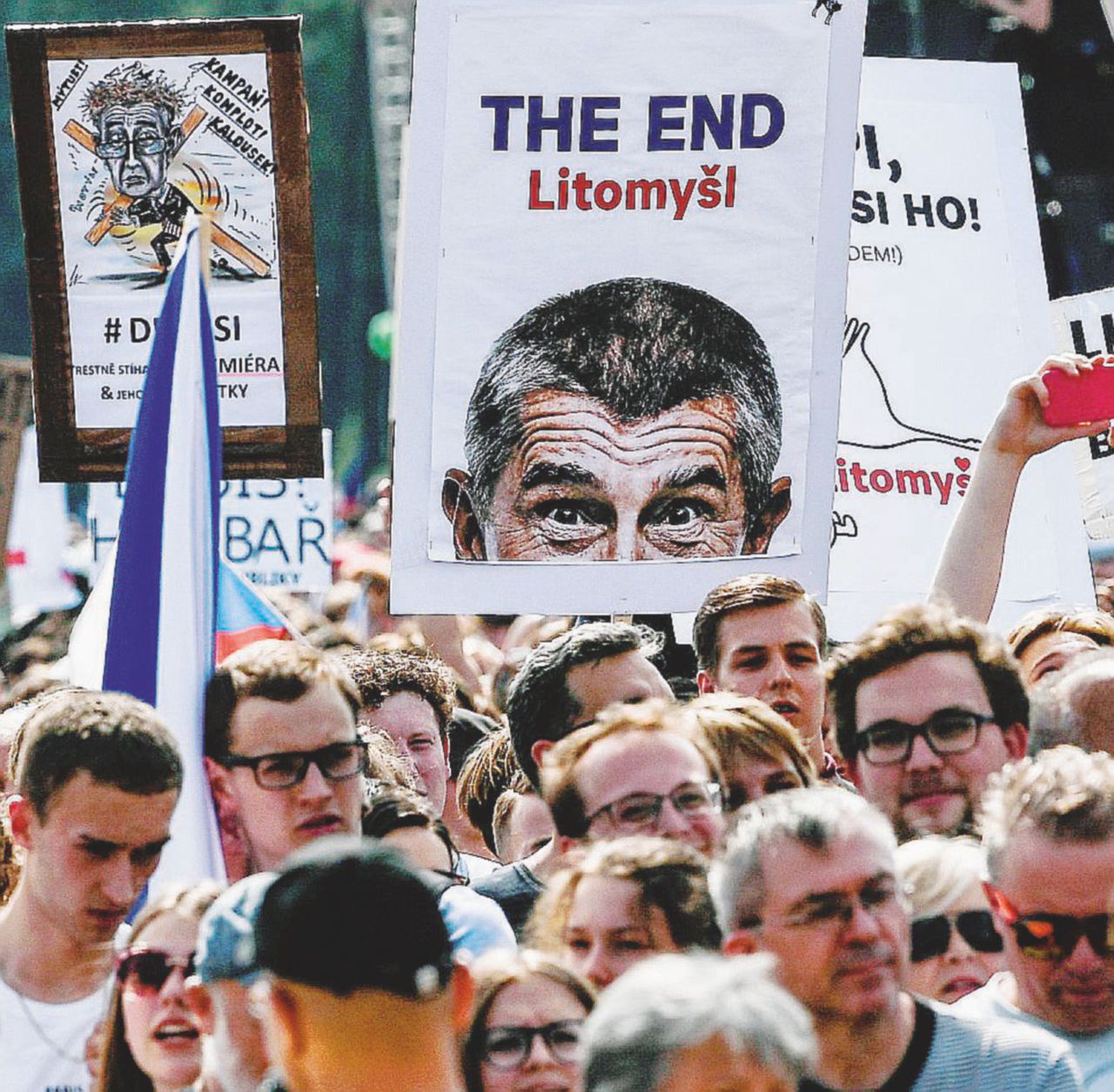 Dalla primavera all’estate. Ma Babis non molla Praga