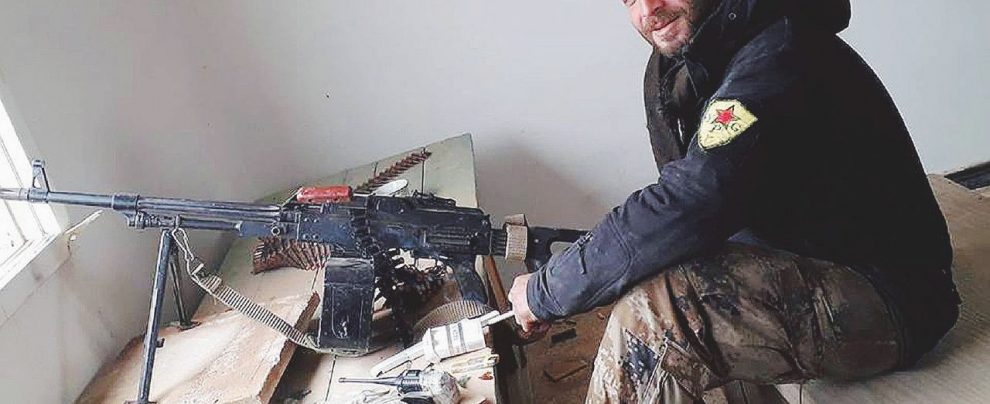 Al fronte - Lorenzo Orsetti, 33 anni, nome di battaglia Tekoser Orso, è stato ucciso a marzo in Siria: combatteva insieme ai curdi Gli anarchici e i monaci salutano Orso, ucciso mentre combatteva in Siria