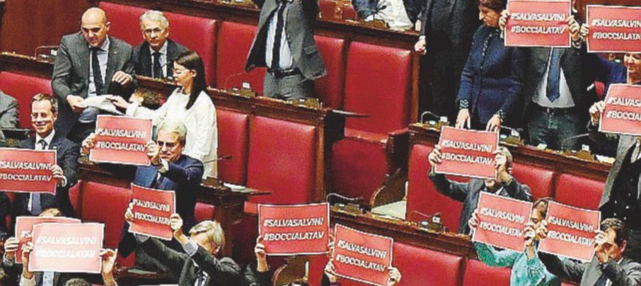 In aula - I banchi dei deputati del Pd a Montecitorio durante la mozione sul Tav - Ansa Lo strano senso dei renziani per i 5Stelle