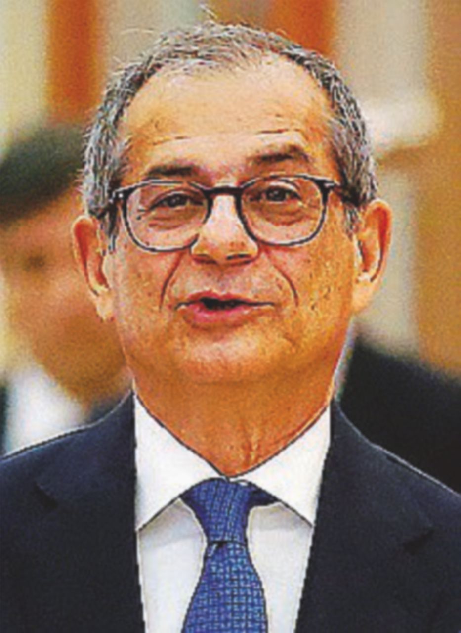 Tria deve rinunciare al Dipartimento per gli investimenti