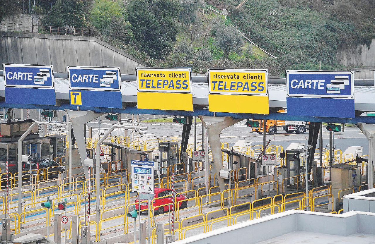 Copertina di Autostrade, la battaglia finale sulle nuove regole