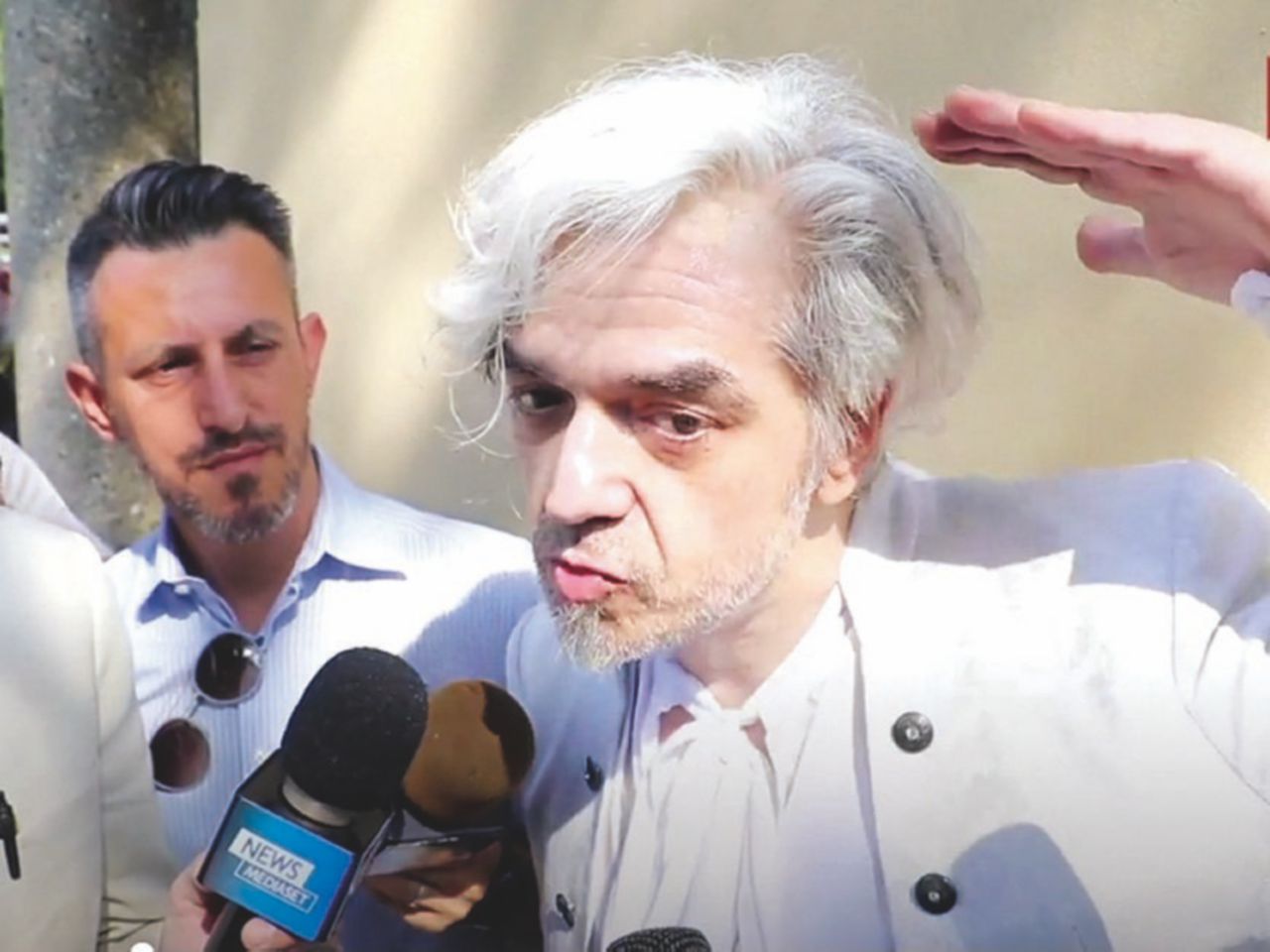 Non paga gli alimenti, Morgan sfrattato: “Questa non è giustizia. Da Vasco a Ligabue, lasciato solo”