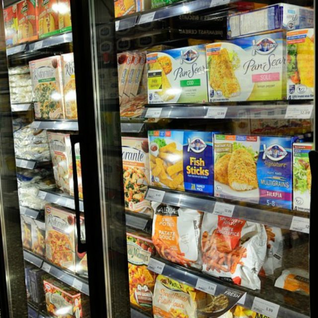 Germania, ondata di caldo eccezionale: uomo si chiude nudo nel frigo di un supermercato