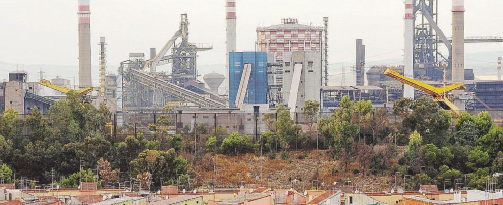 Ilva, la minaccia di Mittal: “Senza scudo chiudiamo” Ilva, la minaccia di Mittal: “Senza scudo chiudiamo”
