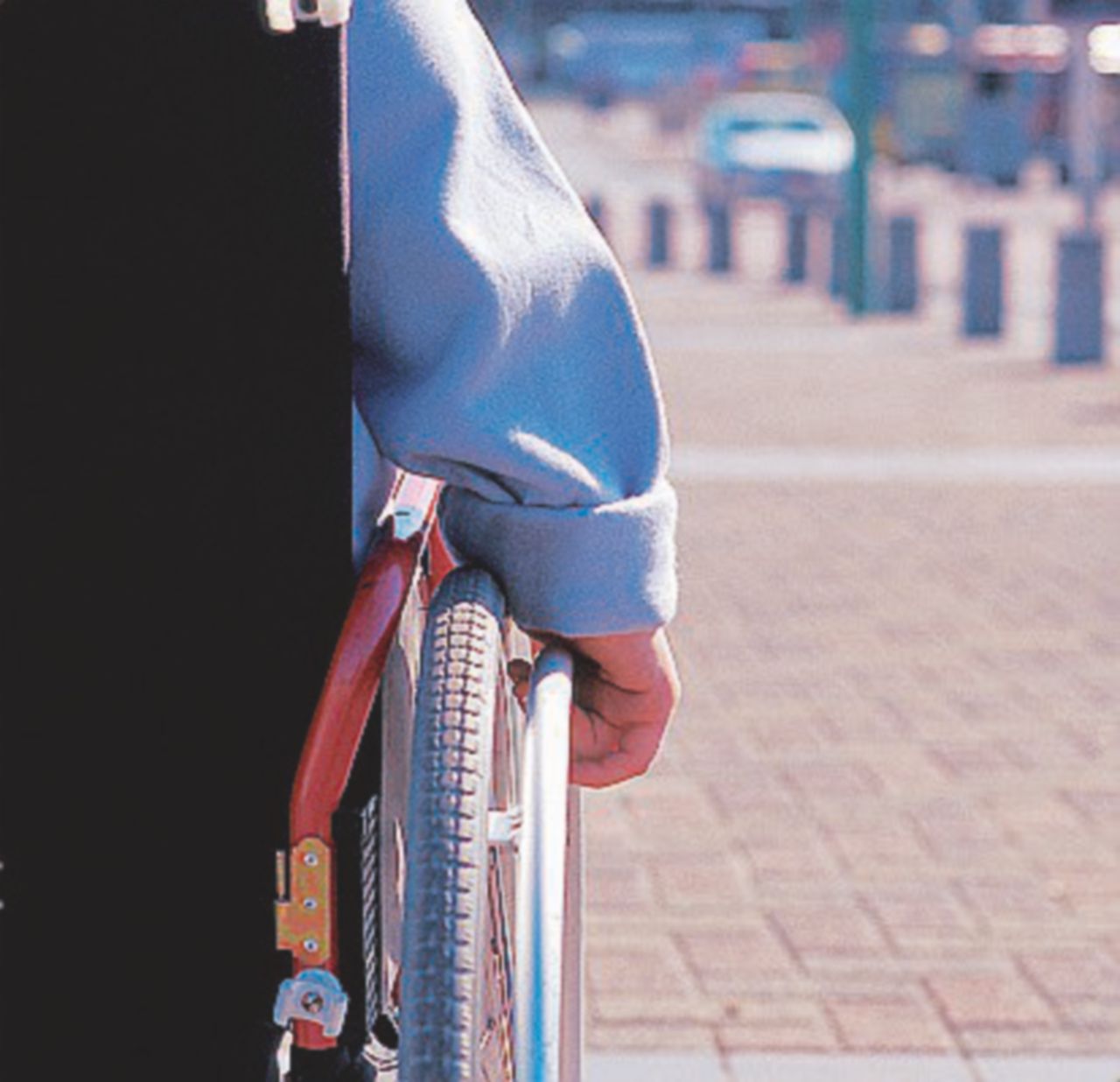 Arrestata una giovane madre  Il compagno violentava  la figlia di 10 anni e lei assisteva