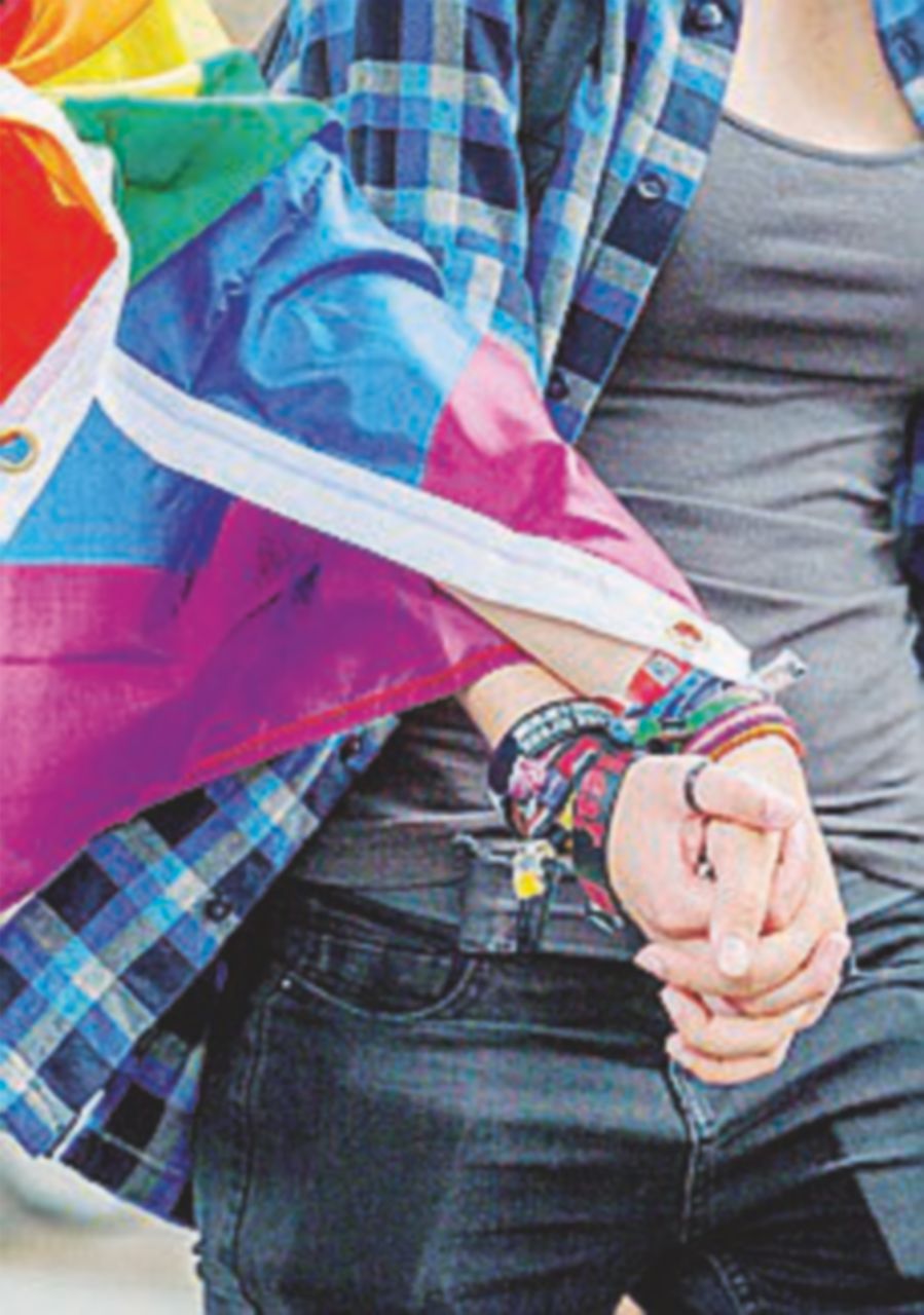 Figli di coppia omosex: il sindaco li registra col doppio cognome