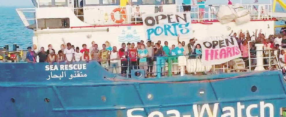 Lo scafo - Una foto della Sea Watch 3 pubblicata ieri sul profilo dell’Ong - Twitter Sea Watch, indagine a Roma sul blocco del governo Conte dopo l’esposto del Garante dei detenuti