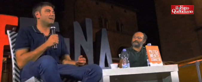 Copertina di M5s, Di Battista: “Rosicai quando vidi giuramento governo Conte. Potevo entrare in Farnesina”. E narra un aneddoto