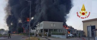 Copertina di Vicenza, incendio in una ditta di vernici: fiamme alte 20 metri, chiuso un tratto della A4. “Tenete chiuse le finestre”