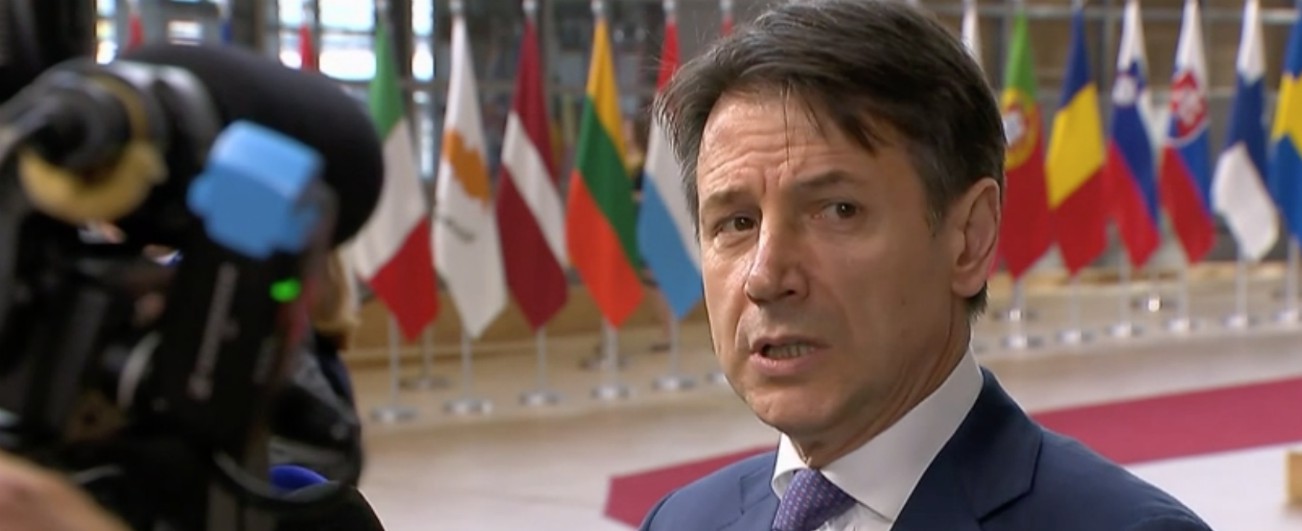 Copertina di Sea Watch, Conte: “Carola? Non è eroina, né la insulto”. Poi ricorda alla Merkel i manager della Thyssen