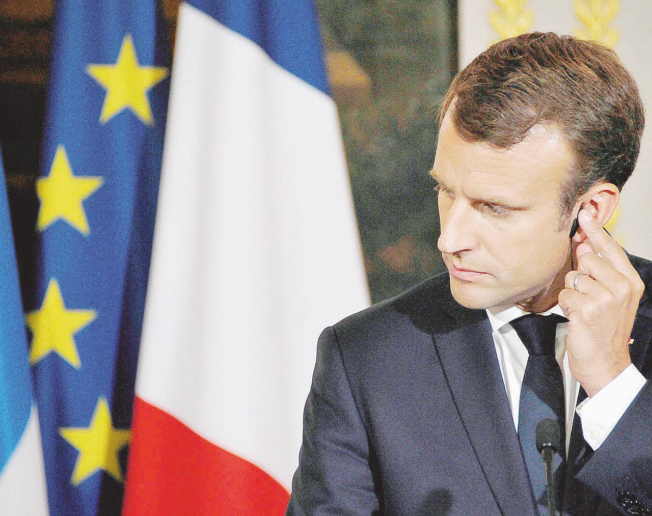 Macron mette le ali al debito