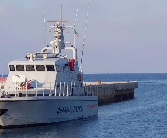 Sea Watch, il gip libera Carola Rackete: “Ha agito in adempimento di un dovere”. Salvini: “Mi vergogno per magistrati”