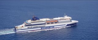 Copertina di Calabria, traghetto fermo in mare nella notte con 250 passeggeri. “Non ci hanno dato assistenza né informazioni”
