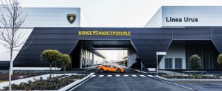 Copertina di Lamborghini, a Sant’Agata Bolognese inaugurato il nuovo centro di verniciatura della Urus – FOTO