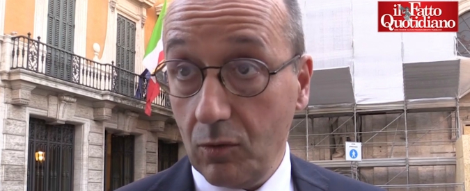 Copertina di Lega, Bagnai: “Io ministro agli Affari europei? Meglio Fontana, non direi di no ma ho tanto da fare in Parlamento”