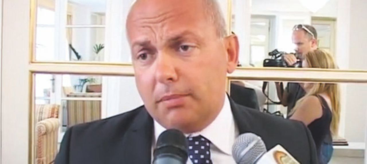 Copertina di “Corrotto con vino e pastiere”: giudice arrestato con il Trojan