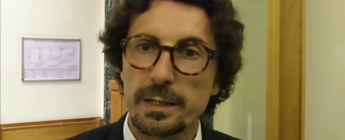 Copertina di Autostrade, Toninelli: “Se Lega non si aggiunge ad avvocati dei Benetton, pronto a firma per la revoca concessioni”