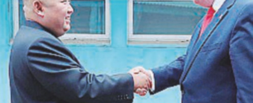 Trump e Kim: sembrava amore, era solo una foto Trump e Kim: sembrava amore, era solo una foto