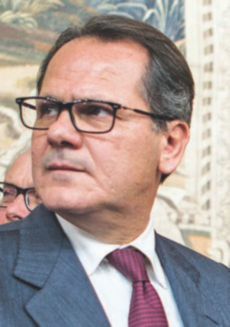 Copertina di Sicilia, l’ex ministro. Romano e l’assessore scaricano Arata